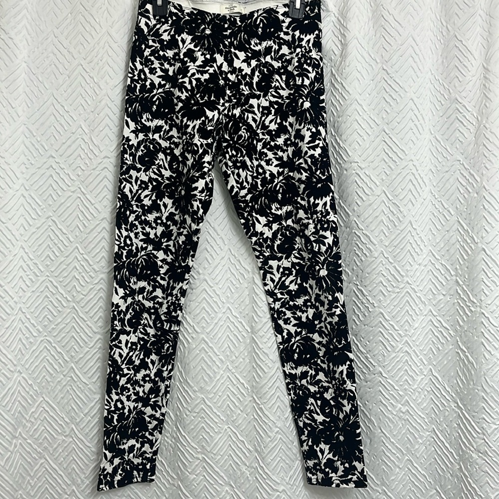 Abercrombie & Fitch Black‎ and White Pattern High Rise Legging
